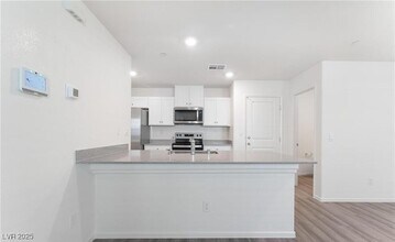 6956 Honor Hl St in Las Vegas, NV - Building Photo - Building Photo