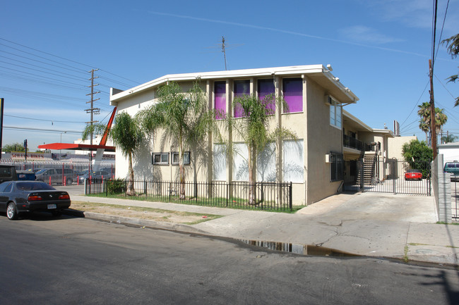 6815 Agnes Ave in North Hollywood, CA - Building Photo - Building Photo