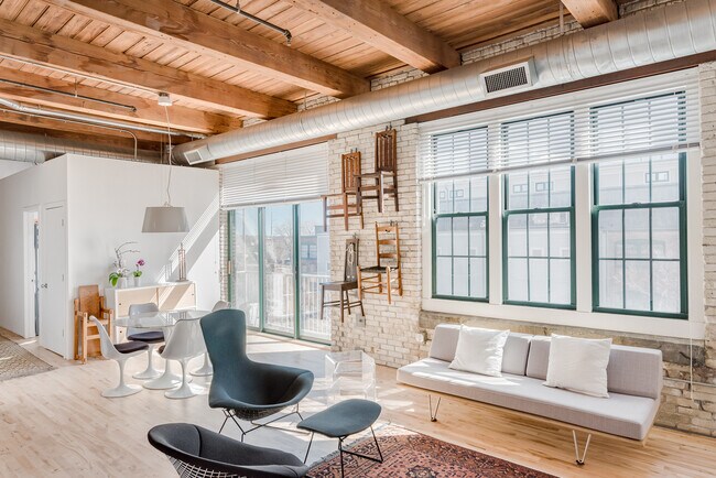 43 Charlton St in Everett, MA - Foto de edificio - Building Photo