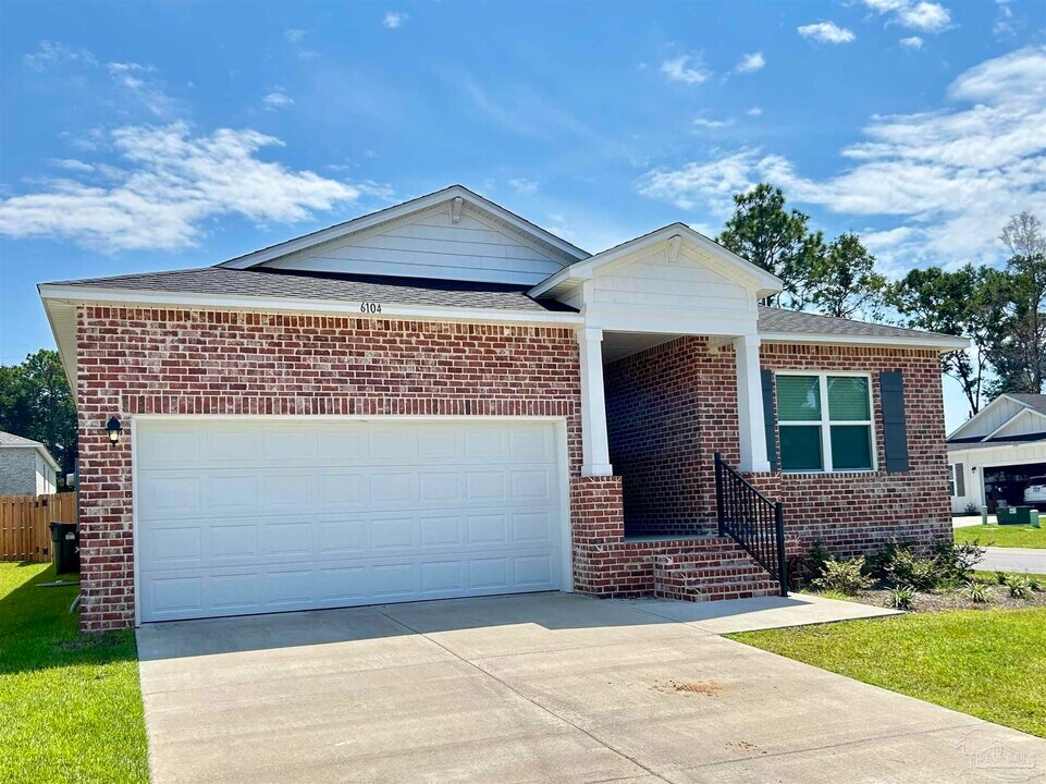 6230 Forest Pines Dr in Bellview, FL - Foto de edificio