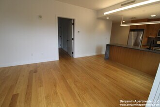 83 Gardner St, Unit 203 in Boston, MA - Foto de edificio - Building Photo