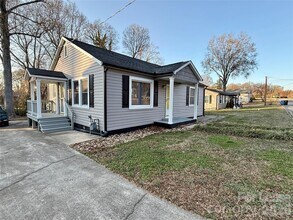 225 Hickory Dr in Mooresville, NC - Building Photo - Building Photo