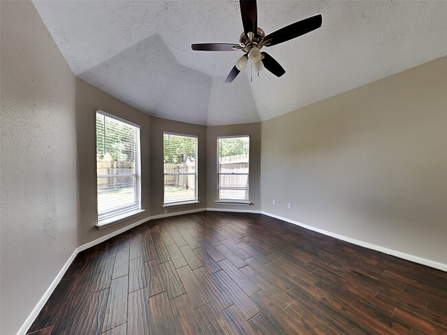 16130 Canaridge Dr in Houston, TX - Building Photo - Building Photo