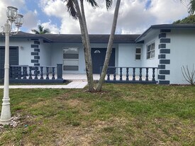 6230 SW 4th Pl in Margate, FL - Building Photo