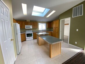 543 Cochran Ln in White Salmon, WA - Building Photo - Building Photo