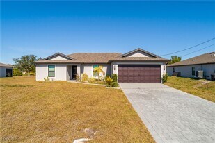 839 Yellowbird Dr in Ft. Myers, FL - Building Photo