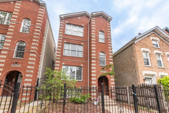 property at 844 N Wood St
