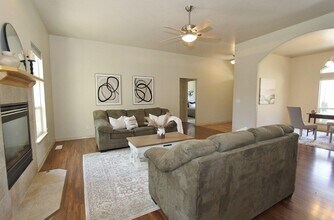 2074 S Tollgate Way in Boise, ID - Building Photo - Building Photo