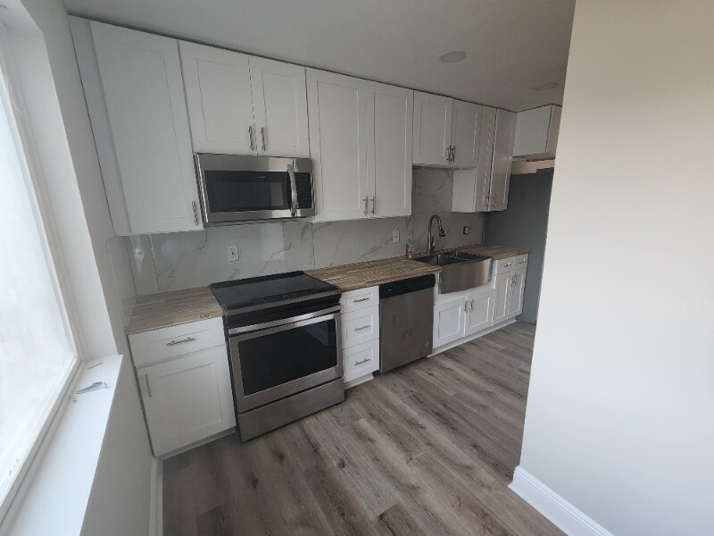 390 W Lake Ave NW in Atlanta, GA - Building Photo