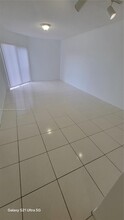 9915 Nob Hill Ln, Unit 9915 in Sunrise, FL - Foto de edificio - Building Photo
