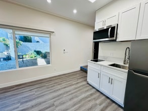 1847 Winona Blvd in Los Angeles, CA - Building Photo - Building Photo