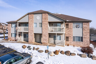 Lake Ridge Condominium in Muskego, WI - Building Photo - Building Photo