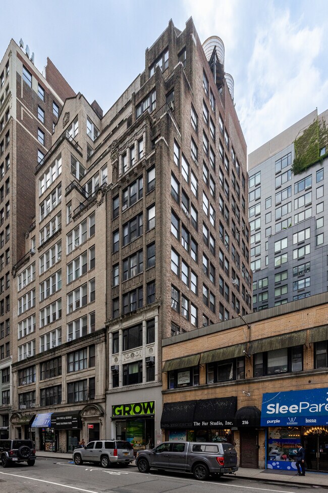 214 W 30th St in New York, NY - Building Photo - Building Photo