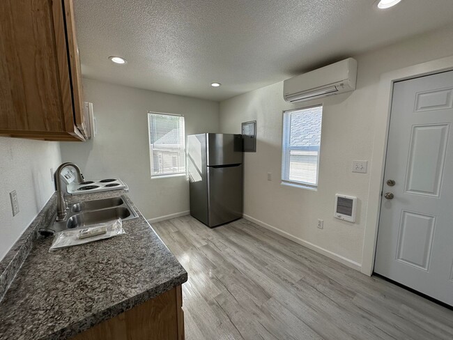 230 SE 6th Ave in Albany, OR - Building Photo - Building Photo