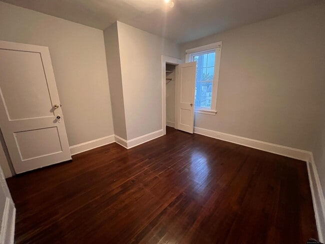 2125 E Main St in Bridgeport, CT - Building Photo - Building Photo