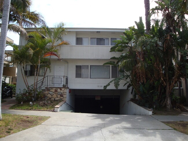 1538 N Hayworth Ave, Unit 8 in Los Angeles, CA - Building Photo - Building Photo