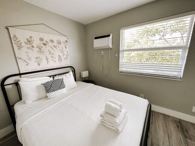 50 Davie Blvd, Unit SI FL2-ID1503930P in Fort Lauderdale, FL - Building Photo - Building Photo