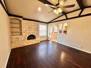 401 S Bouziden Dr in Moore, OK - Building Photo - Building Photo