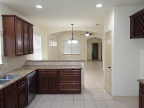 10332 Stone Gate Dr in Conroe, TX - Building Photo - Building Photo