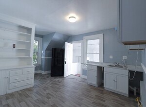 215 Willow St, Unit 2 in Waterbury, CT - Building Photo - Building Photo