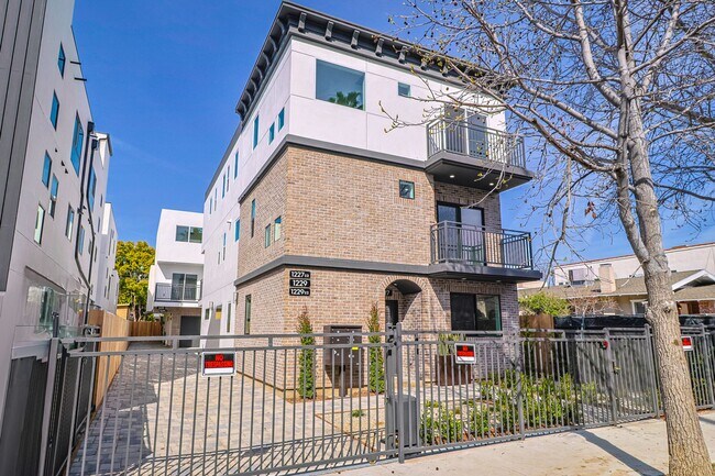 1227 N June St in Los Angeles, CA - Building Photo - Building Photo