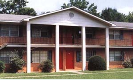 Colonial Park Apartments in Anniston, AL - Building Photo