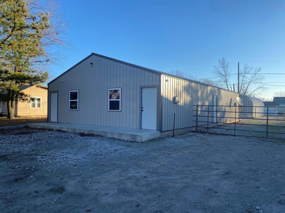 200 Pine St in North Miami, OK - Building Photo