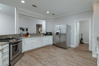 3014 Falls Dr in Dallas, TX - Building Photo - Building Photo