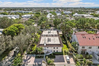 282 4th St S in Naples, FL - Building Photo - Building Photo