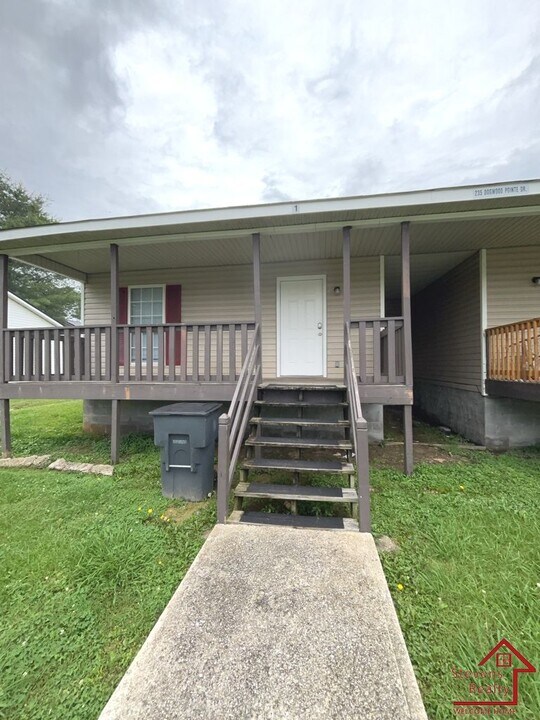 235 Dogwood Pointe Dr in McMinnville, TN - Building Photo