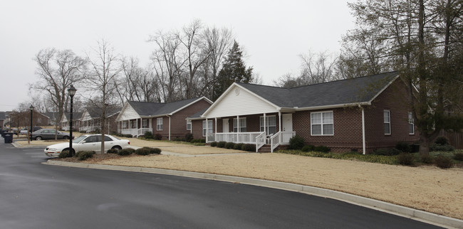 Carolina Oaks in Anderson, SC - Foto de edificio - Building Photo