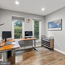 3704 Oak Hill Way in Fairfax, VA - Building Photo - Building Photo