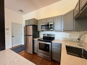 30 Lincoln St in Westbrook, ME - Building Photo - Building Photo