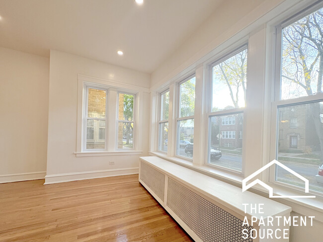 5713 N Talman Ave, Unit 1 in Chicago, IL - Building Photo - Building Photo