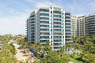 Azure in Surfside, FL - Foto de edificio - Building Photo