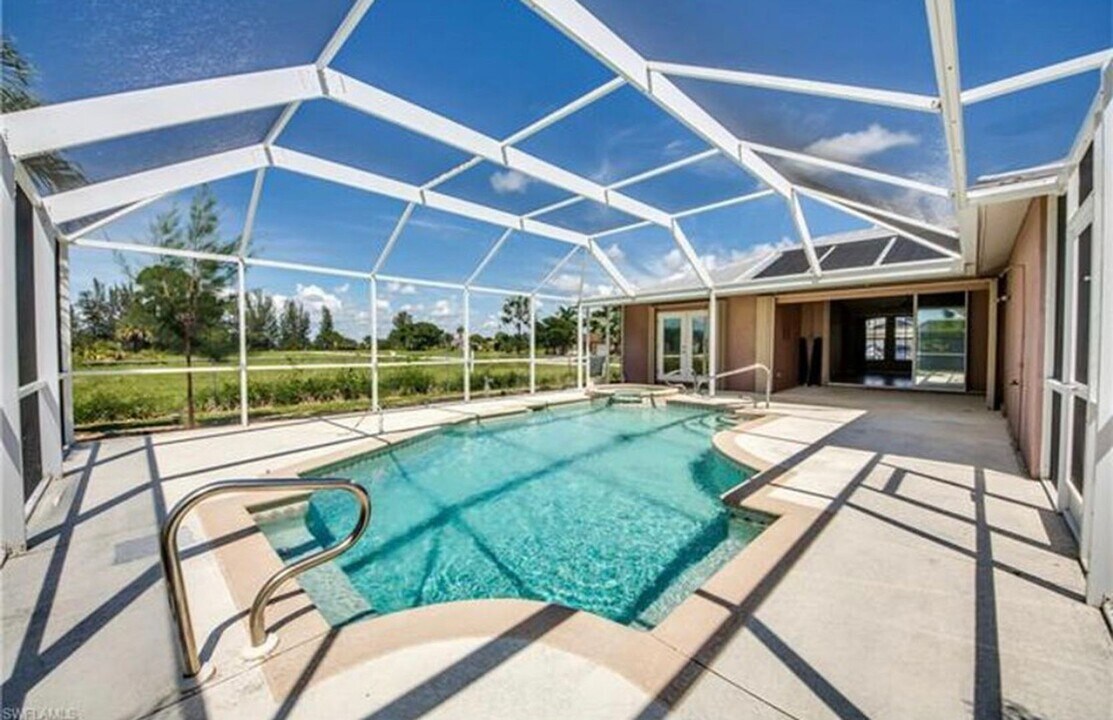 1322 SW 5th Pl in Cape Coral, FL - Building Photo
