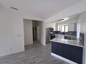 1746 Foxhall Cir in Kissimmee, FL - Building Photo - Building Photo