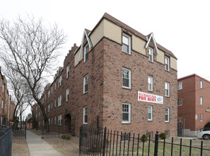 Woodcroft Apartments in Hartford, CT - Building Photo - Building Photo