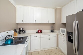 156 N Kalaheo Ave in Kailua, HI - Foto de edificio - Building Photo