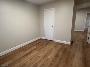 68 Cottage Pl, Unit 1 in East Rutherford, NJ - Building Photo - Building Photo