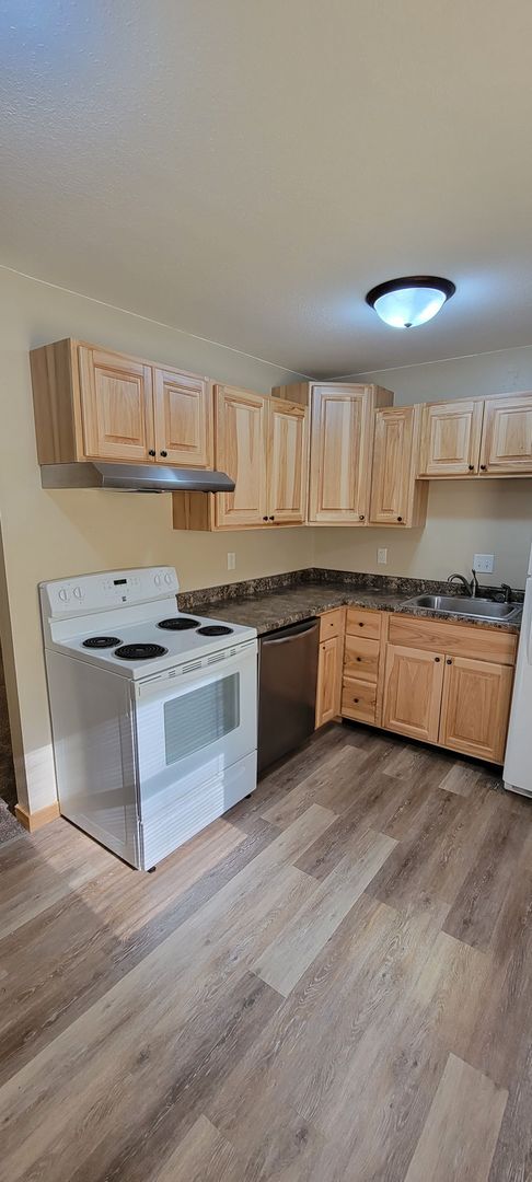 7917-7919 University Ave in Cedar Falls, IA - Building Photo - Building Photo