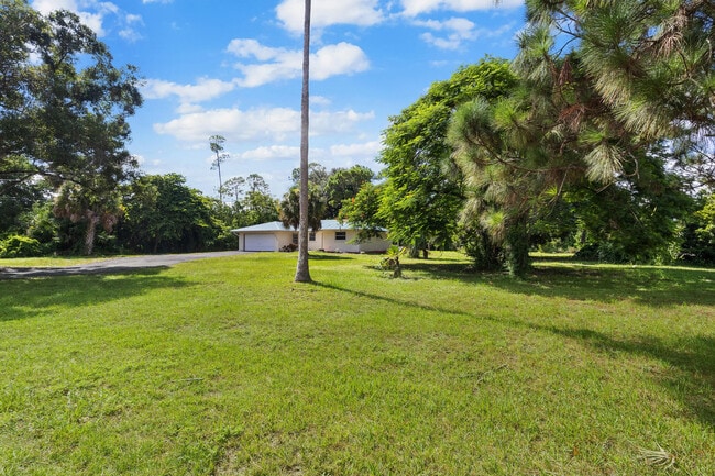 16790 Glasgow Dr E in The Acreage, FL - Building Photo - Building Photo