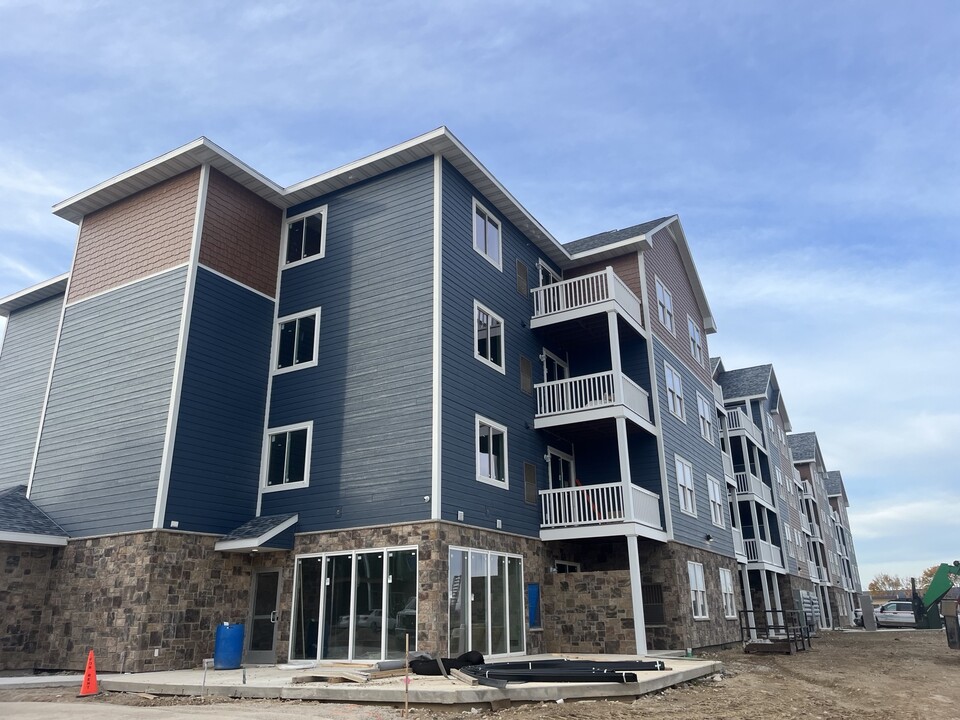 Falcon Ridge Apartments in Delavan, WI - Foto de edificio