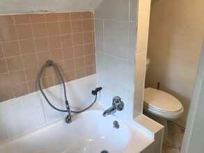 21 Marlborough Rd, Unit A in Waltham, MA - Building Photo - Building Photo