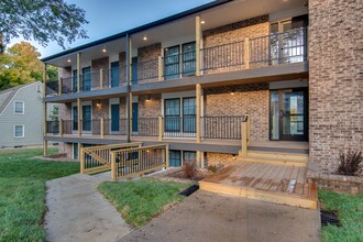 Jayhawk Apartments in Lawrence, KS - Building Photo - Building Photo