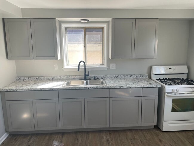 4713-4715-4715 N 35th St in Milwaukee, WI - Building Photo - Building Photo