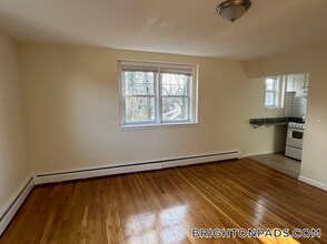 2018 Commonwealth Ave in Boston, MA - Building Photo - Building Photo