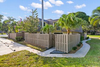 419 4th Ct in Palm Beach Gardens, FL - Building Photo - Building Photo