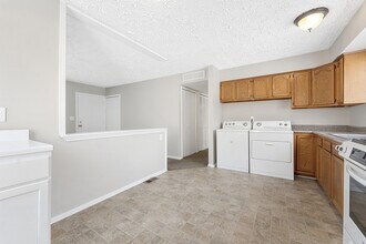 15762 Isabelle St in Romulus, MI - Building Photo - Building Photo