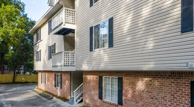 2705 Mayfair Dr in Wilmington, NC - Foto de edificio - Building Photo